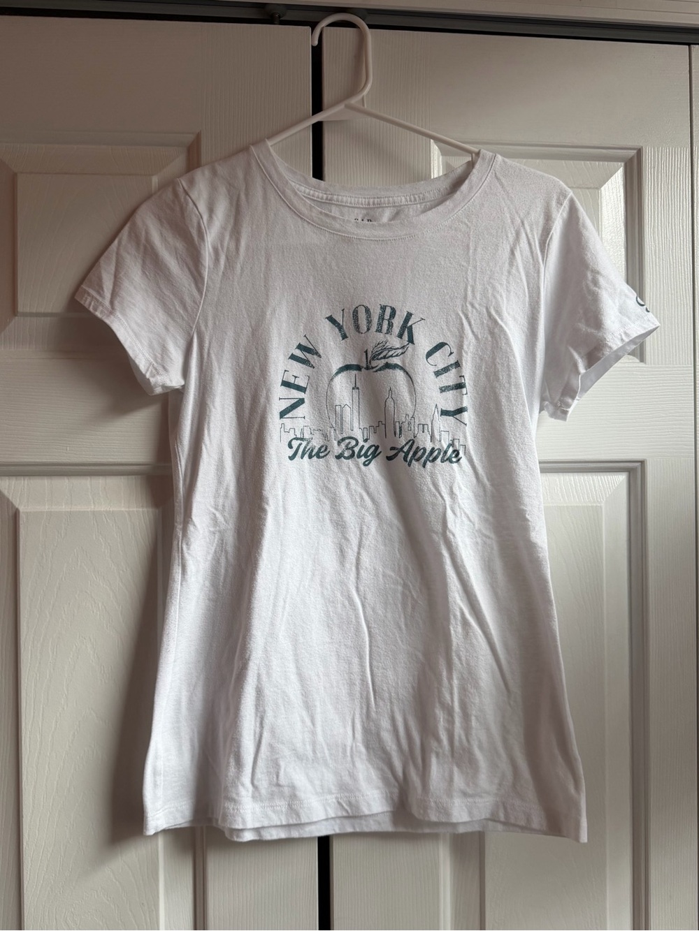 White NYC Big Apple GAP Shirt